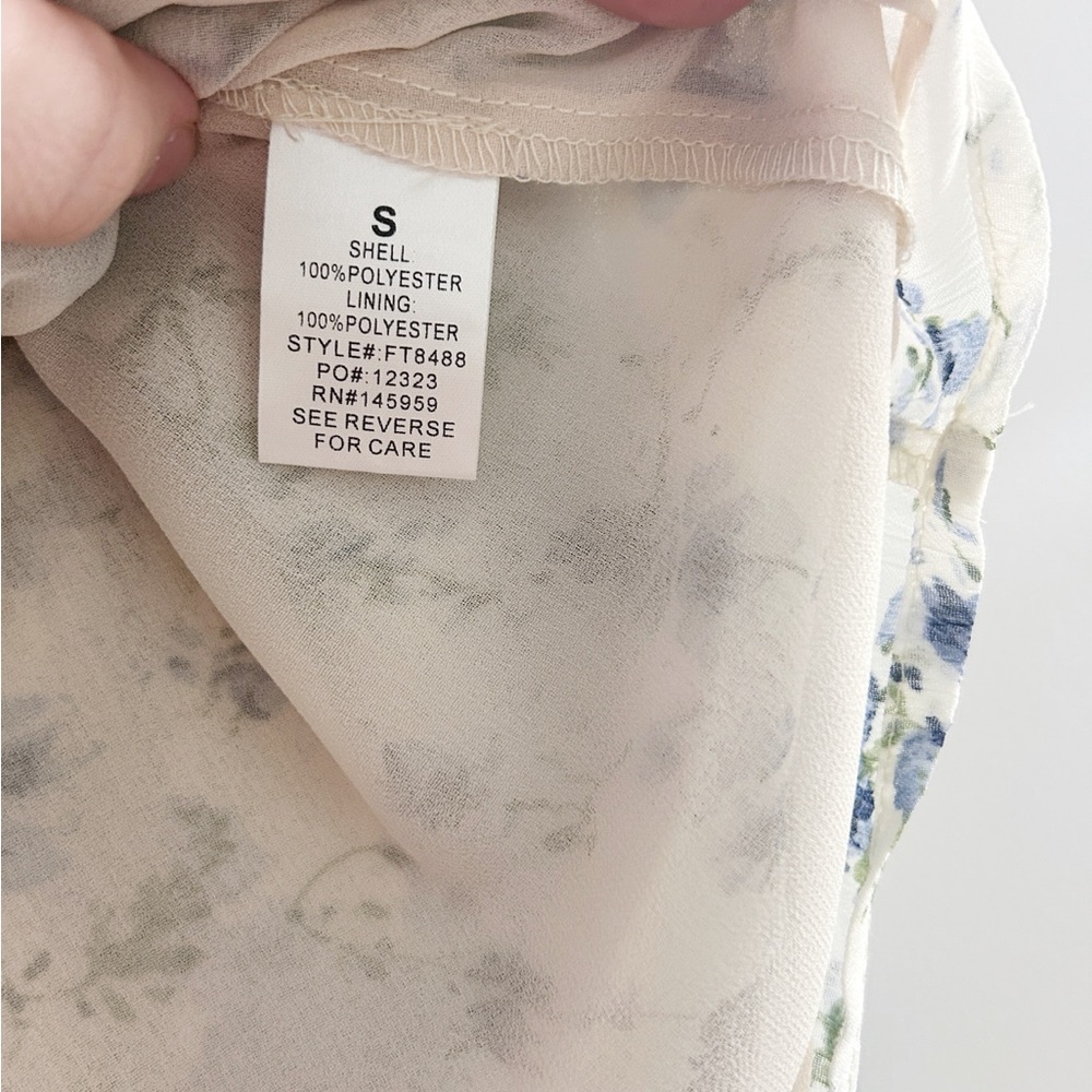 Dress Forum Meadow Ruffled Blouse in Blue Floral - Size S - Picture 4 of 8
